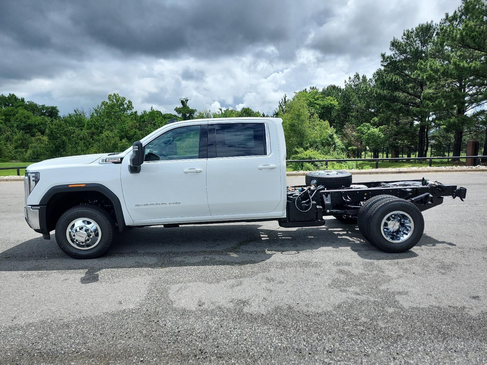 2026 GMC Sierra 3500 HD Chassis Cab — side profile view