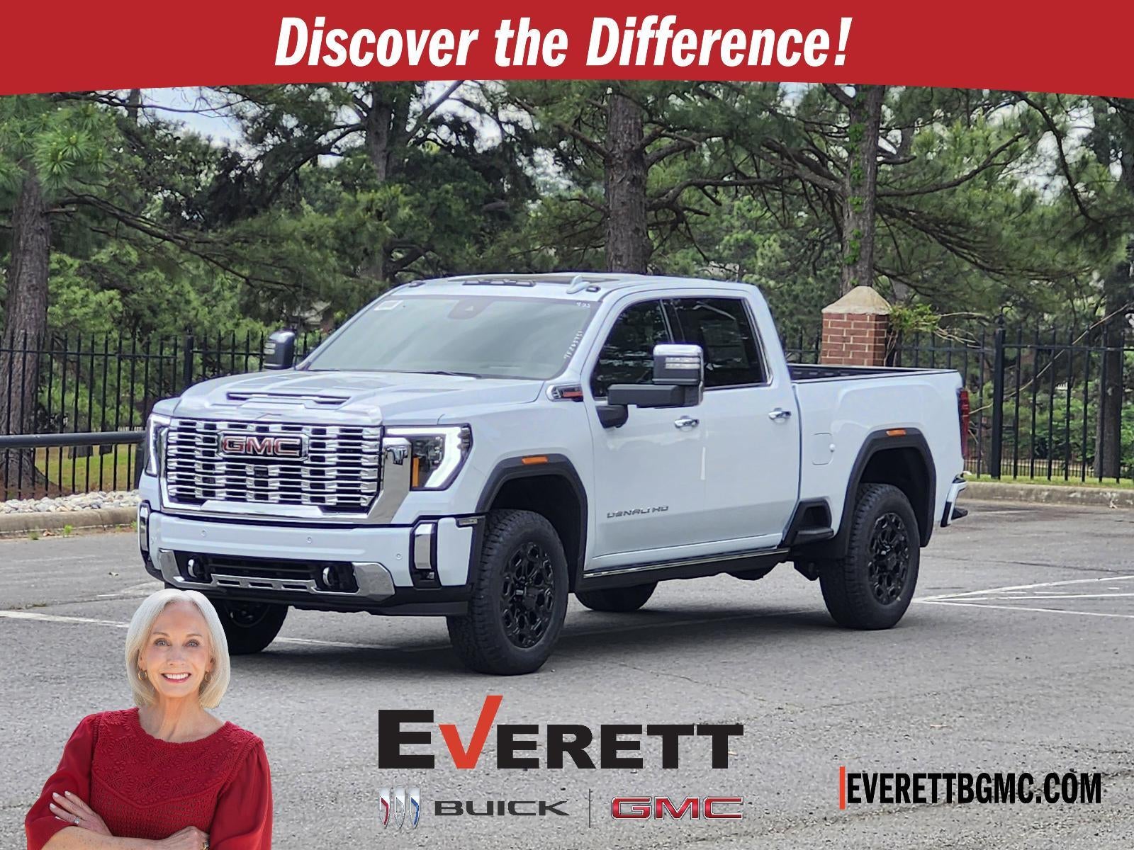 2026 GMC Sierra 2500 HD Crew Cab Standard Box 4-Wheel Drive Denali in Glacier White Tricoat — front three-quarter view