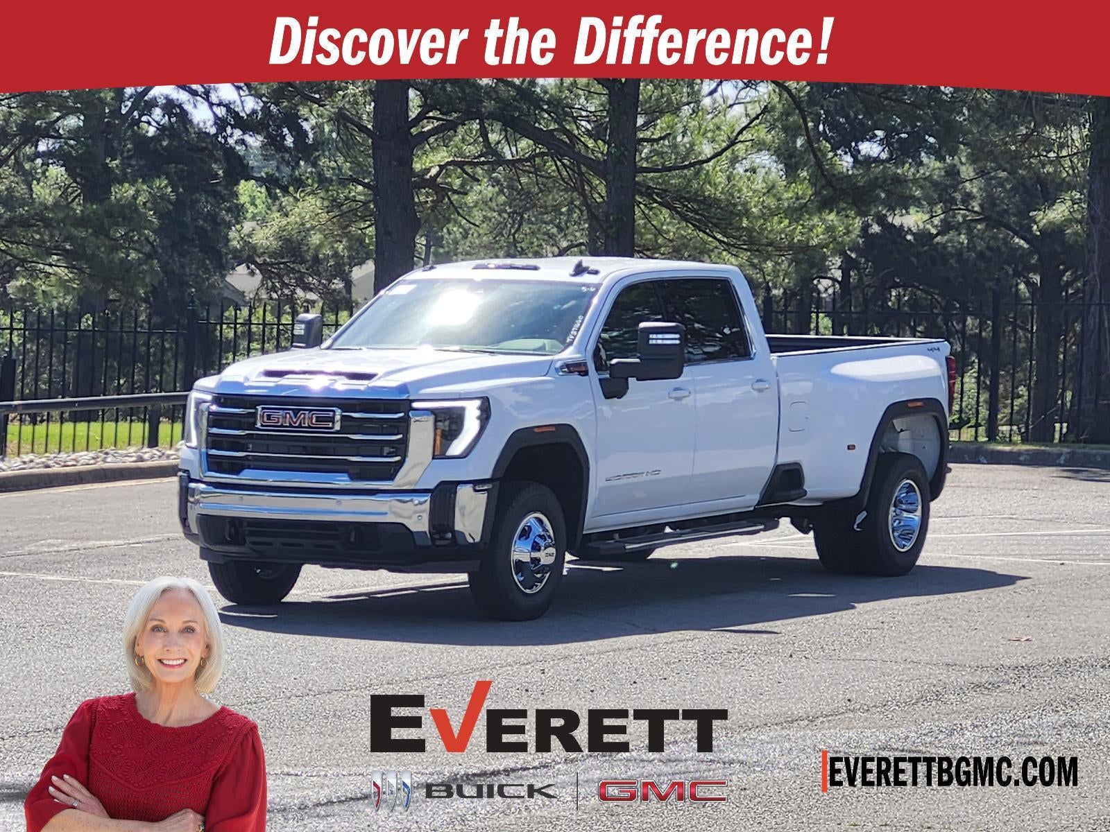 2026 GMC Sierra 3500 HD Crew Cab Long Box 4-Wheel Drive SLE in Summit White — front three-quarter view