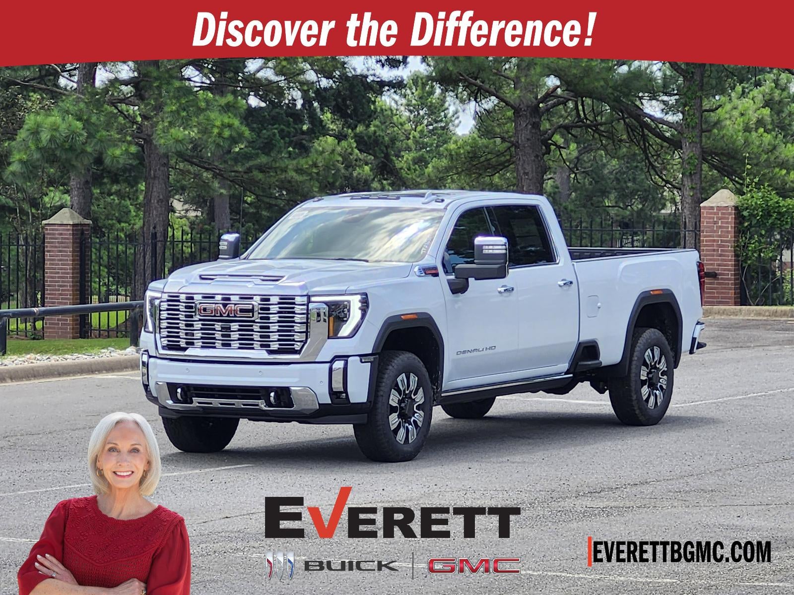 2026 GMC Sierra 3500 HD Crew Cab Long Box 4-Wheel Drive Denali in Glacier White Tricoat — front three-quarter view