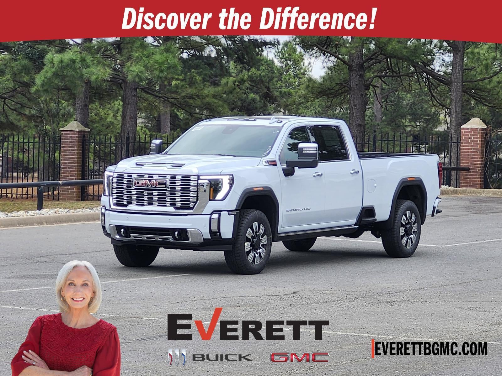 2026 GMC Sierra 3500 HD Crew Cab Long Box 4-Wheel Drive Denali in Glacier White Tricoat — front three-quarter view