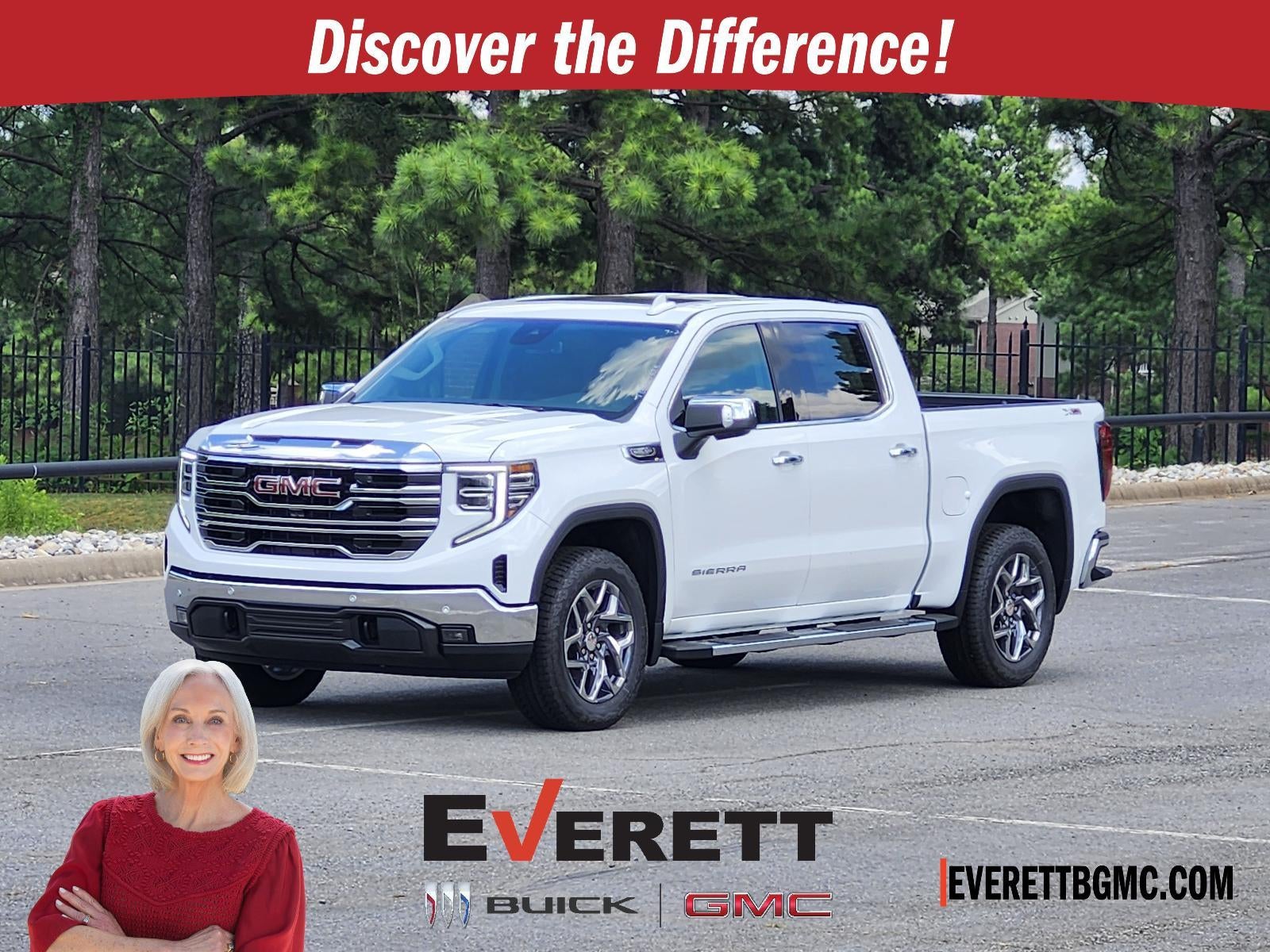 2026 GMC Sierra 1500 Crew Cab Short Box 4-Wheel Drive SLT in Summit White — front three-quarter view